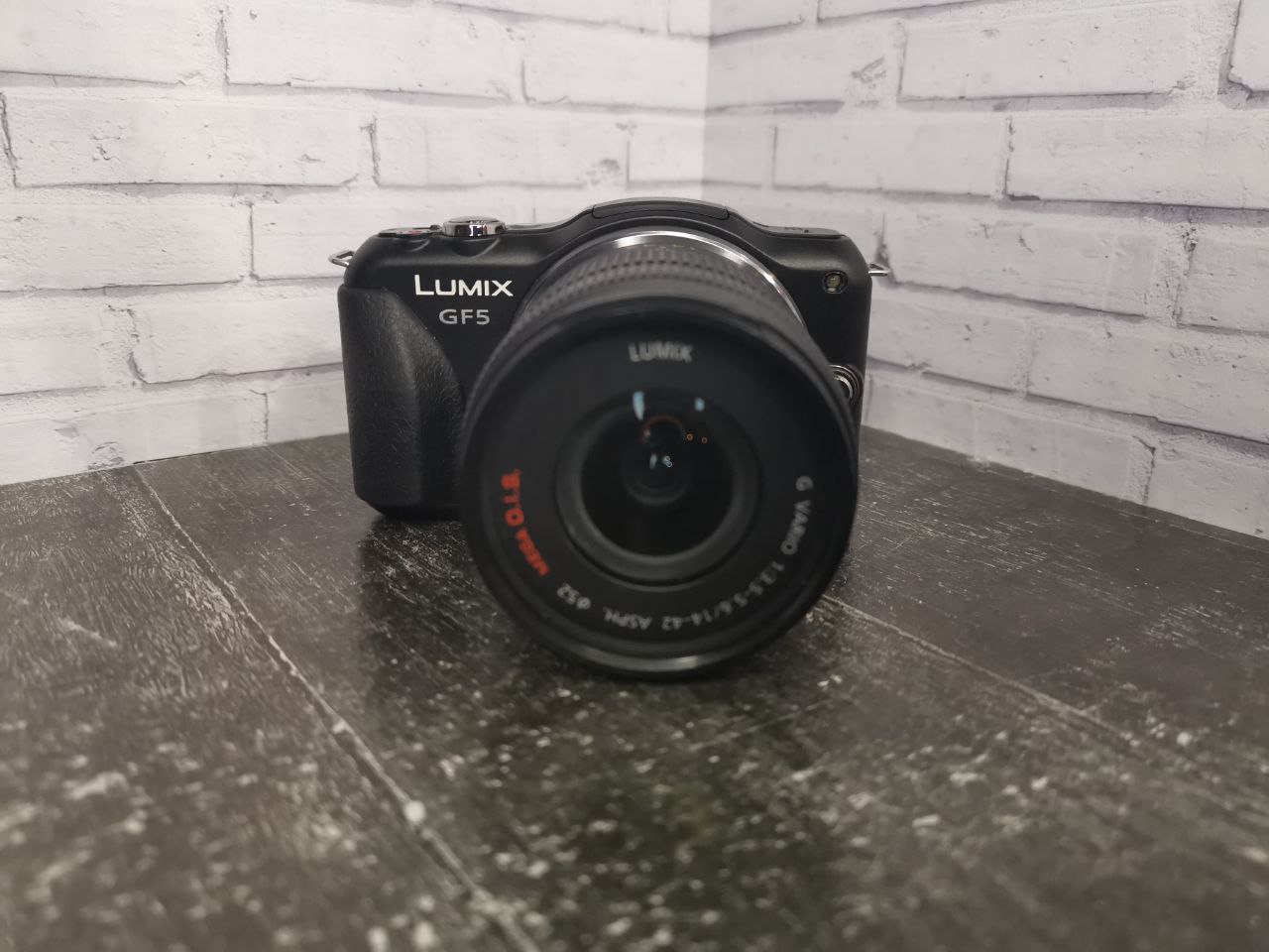 Panasonic LUMIX DMC-GF5 + G vario lens 14-42 фото №3