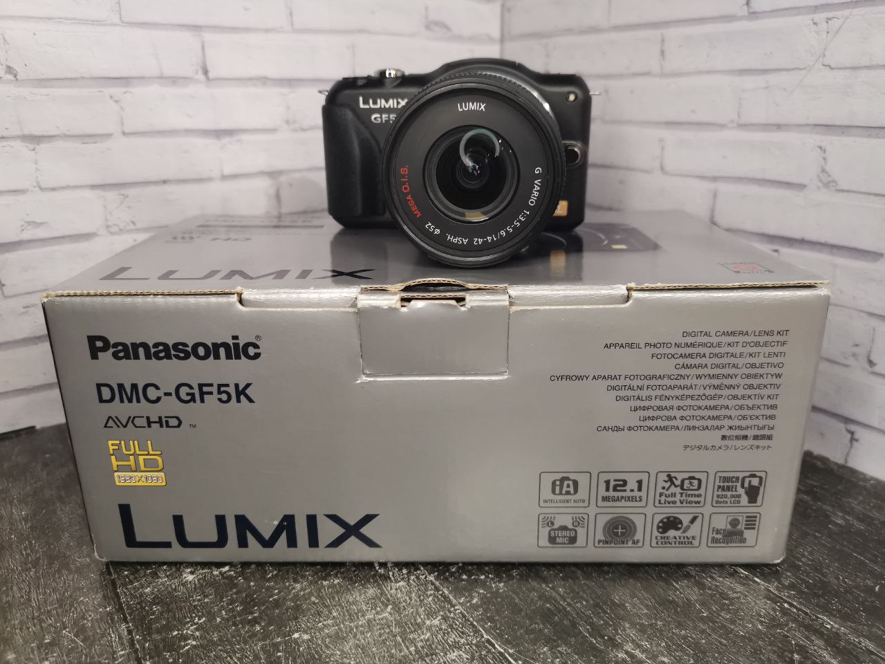Panasonic LUMIX DMC-GF5 + G vario lens 14-42 фото №1