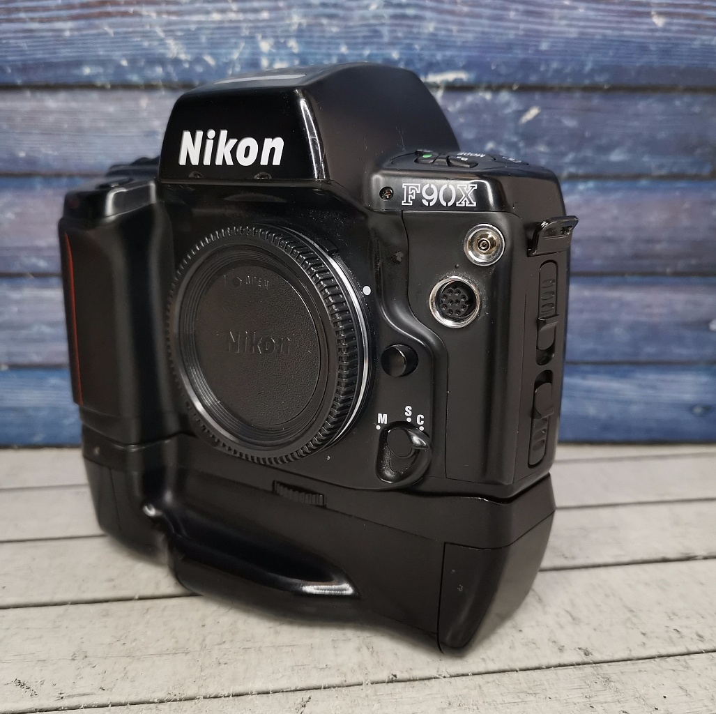 Nikon f90x (body) + батарейный блок Nikon MB-10 фото №3
