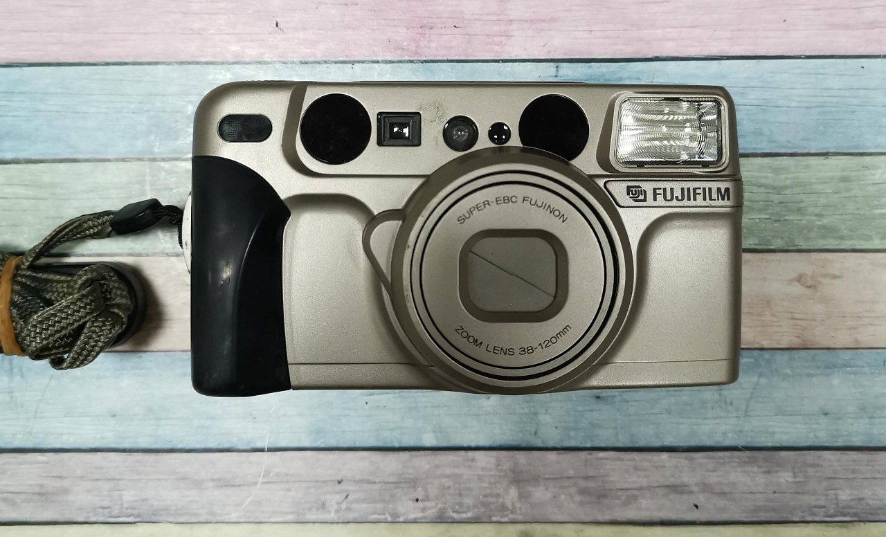 Fujifilm 320  Super Zoom Cardia фото №1