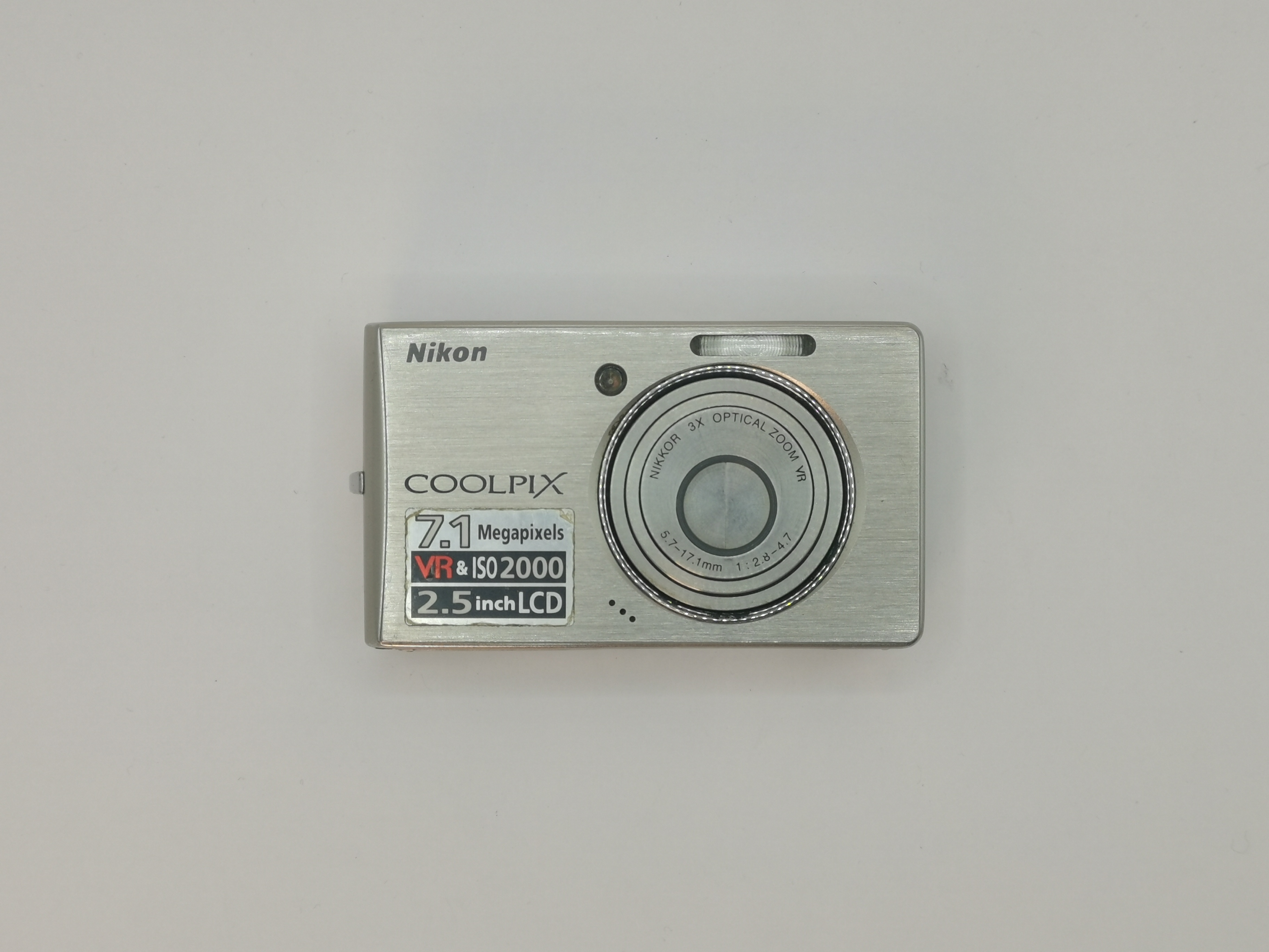 Nikon COOLPIX S500 グレー Nikon ニコン COOLPIX S500 コンパクトデジタルカメラ シルバー