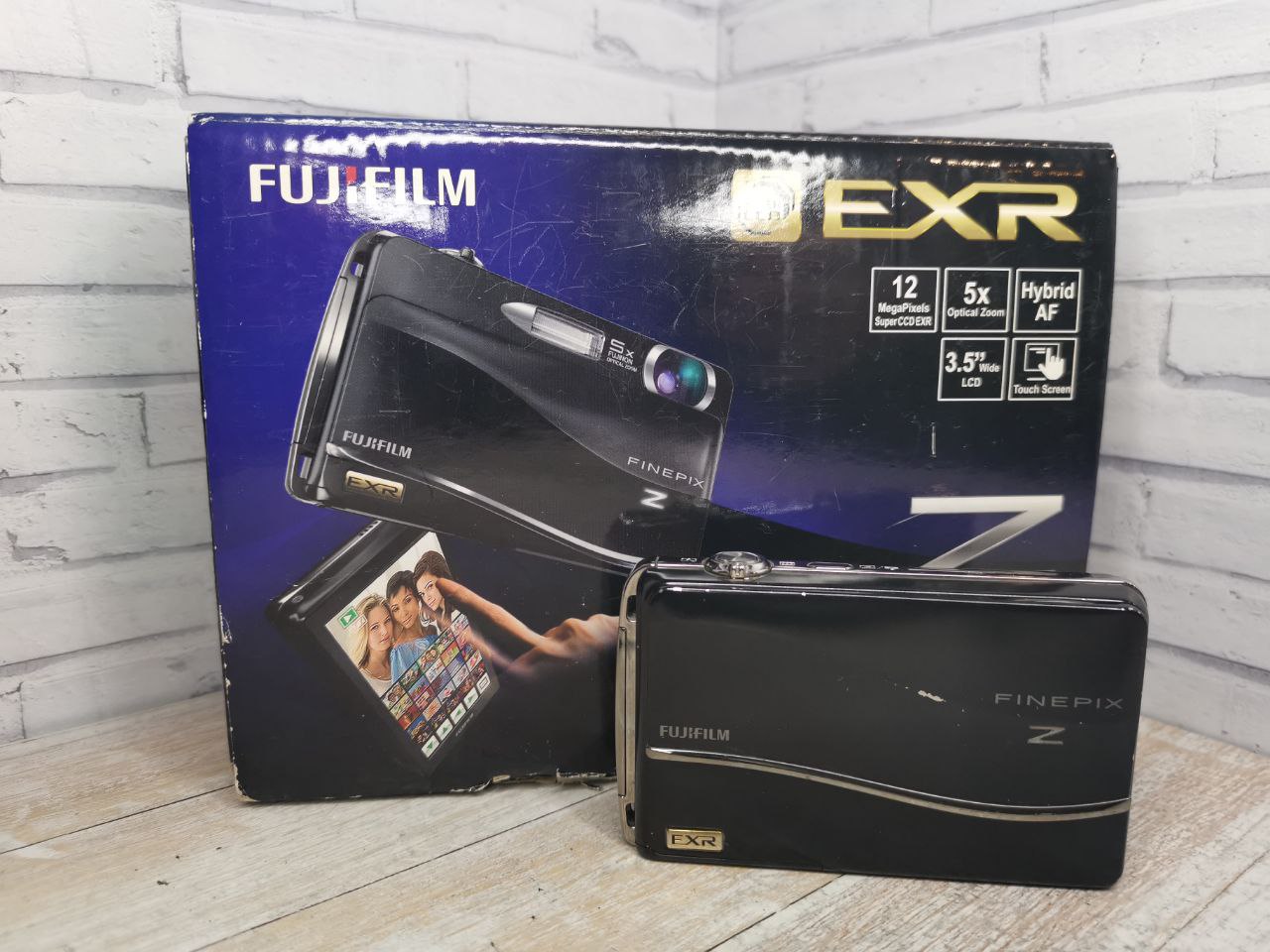 FUJIFILM FinePix Z800 EXR  фото №1