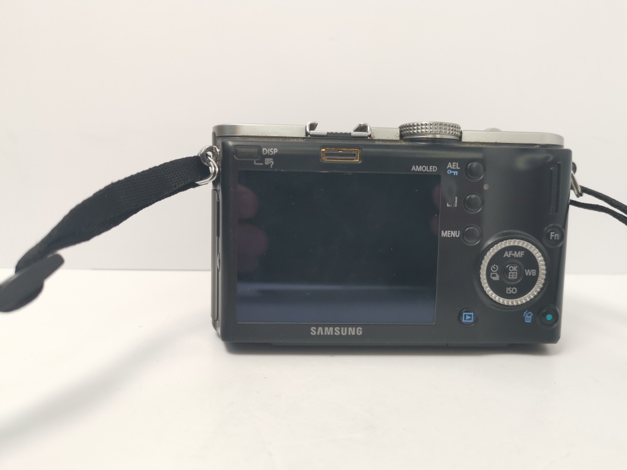 Samsung NX100 kit (уценка) фото №4