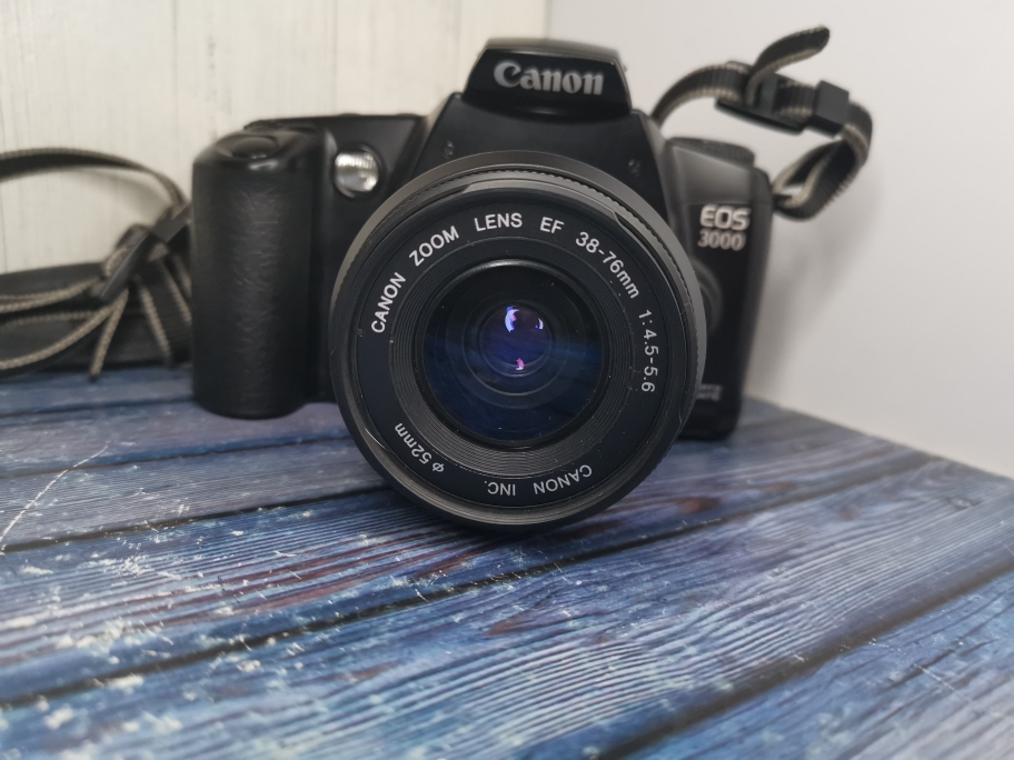 Canon EOS 3000 + canon zoom lens ef 38-76 4.5-5.6 фото №1
