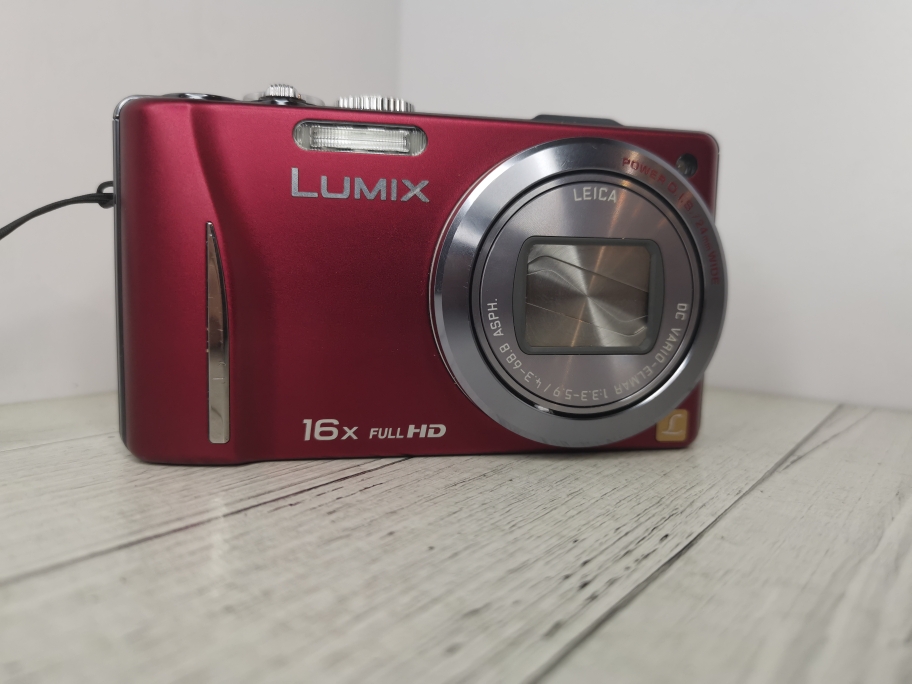 Panasonic LUMIX DMC-TZ20 (красный) фото №1