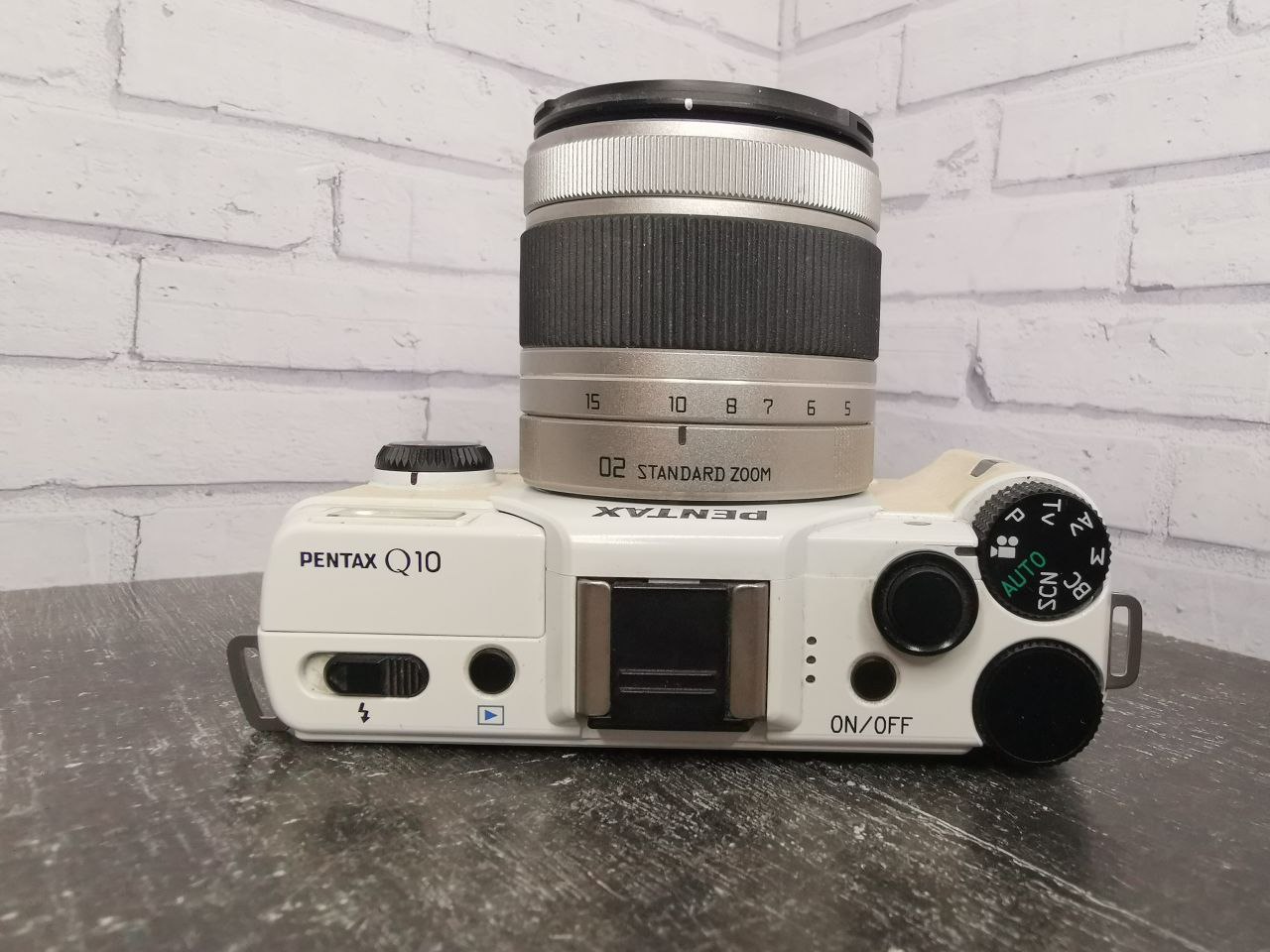 Pentax Q Q10 12.4MP Digital Camera white + SMC 5-15mm Lens  фото №4