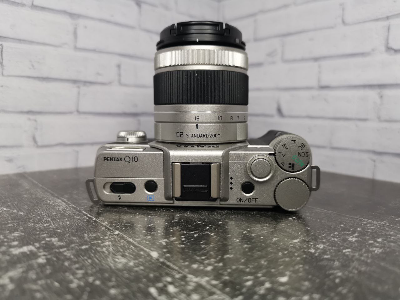 Pentax Q Q10 12.4MP Digital Camera + SMC 5-15mm Lens  фото №4
