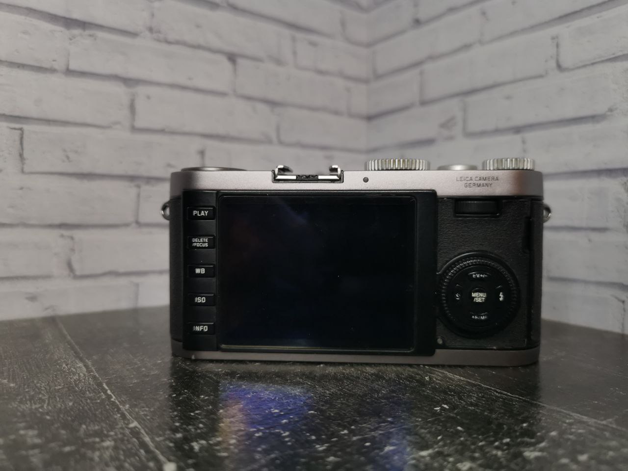 Leica X1 Digital Camera box фото №4