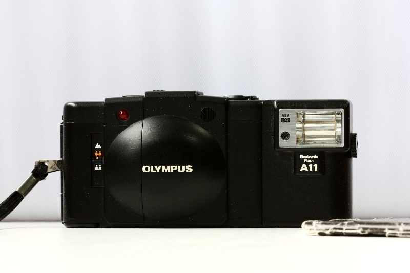 Olympus XA2 + вспышка фото №1