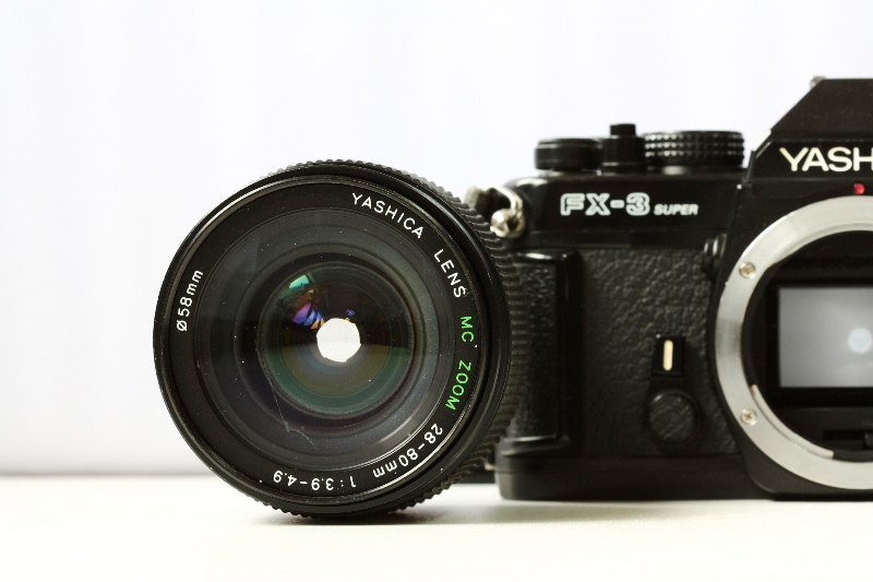 Yashica FX3 Super 2000 + Yashica Lens MC Zoom 28-80 mm f/3.9-4.9 фото №5