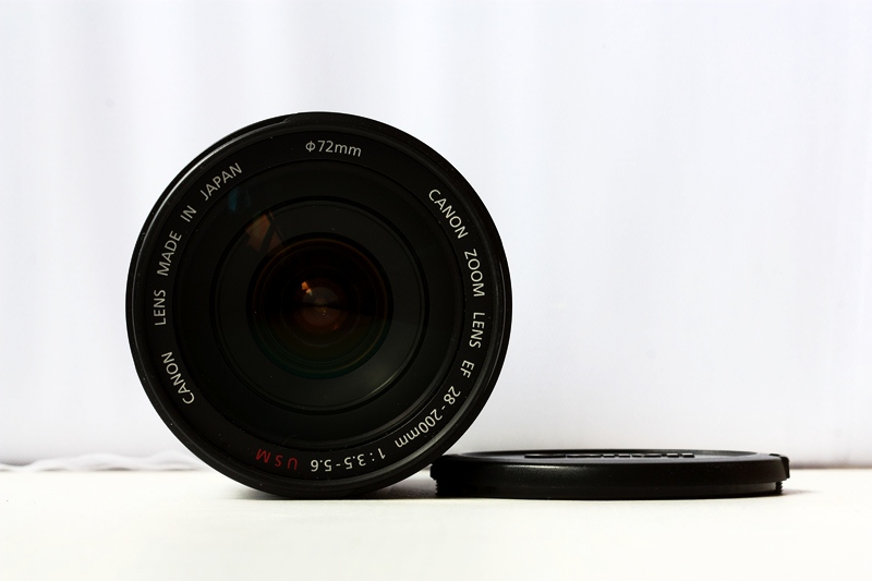 Canon Zoom Lens EF 28-200 mm f/3.5-5.6 USM фото №1