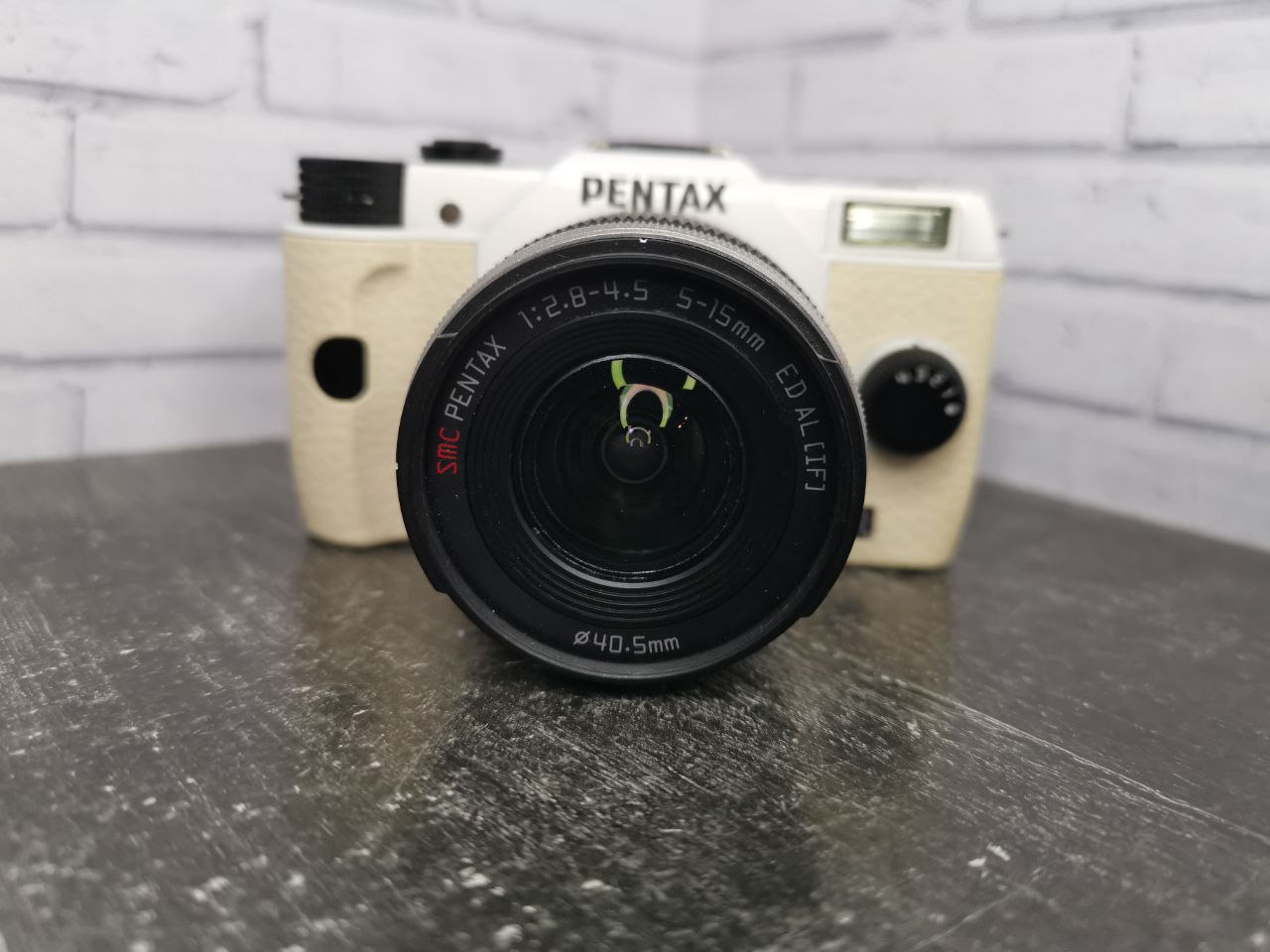 Pentax Q Q10 12.4MP Digital Camera white + SMC 5-15mm Lens  фото №2