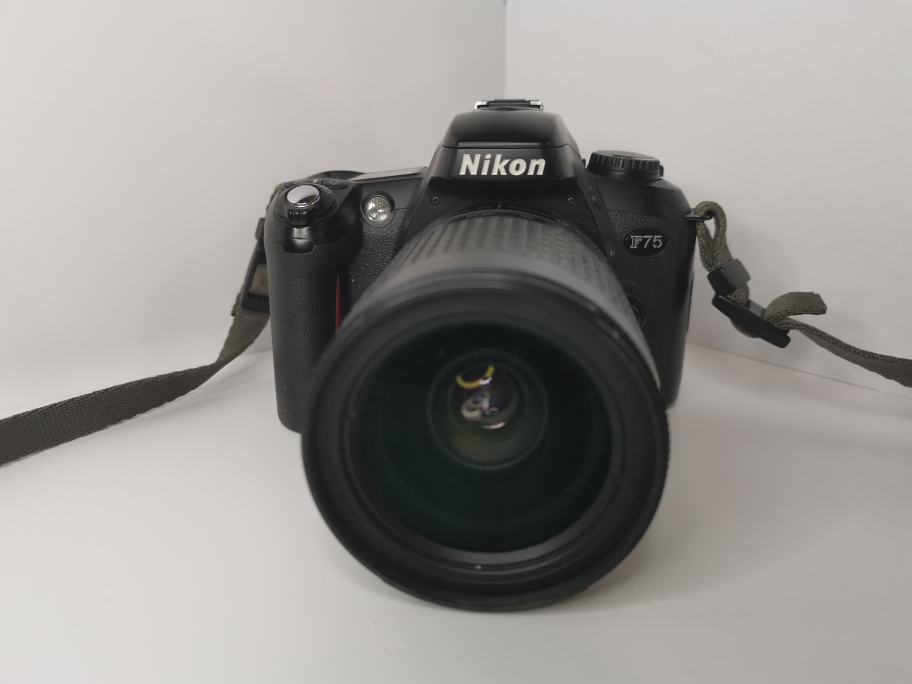 Nikon f75 + Nikkor 28-100mm 3.5-5.6 фото №1