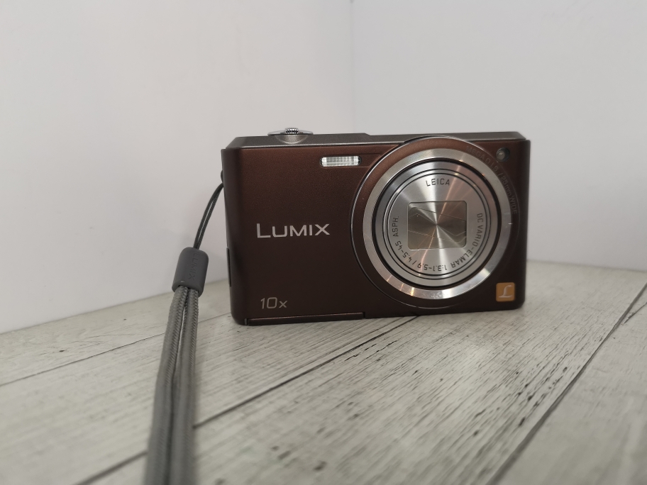 Panasonic Lumix DMC-SZ3 (коричневый) фото №1