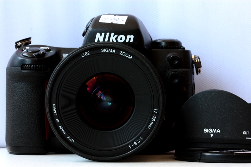 Nikon f100 + Sigma Zoom 17-35 mm f/ 2.8-4 фото №1