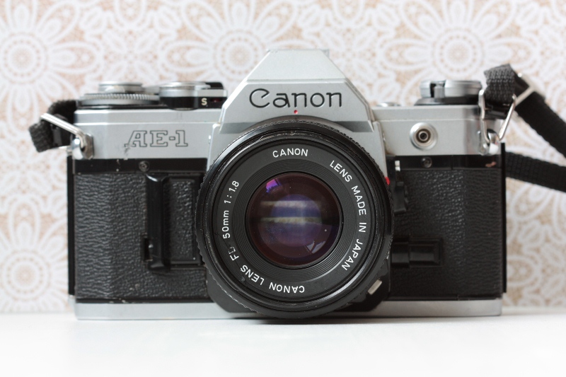 Canon AE-1 + Canon FD 50 mm 1:8 фото №1