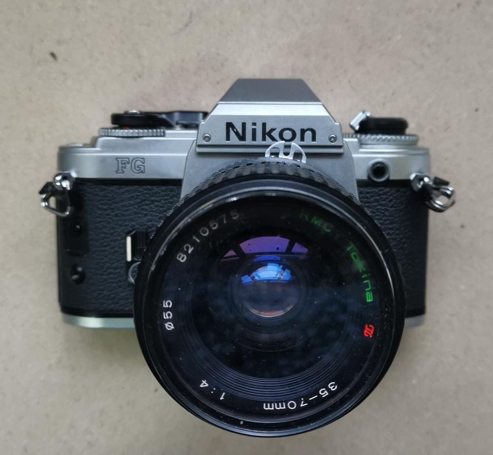 Nikon FG + MC Tokina 35-70/4 фото №1