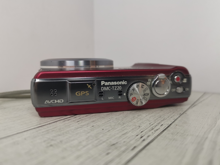 Panasonic LUMIX DMC-TZ20 (красный) фото №2