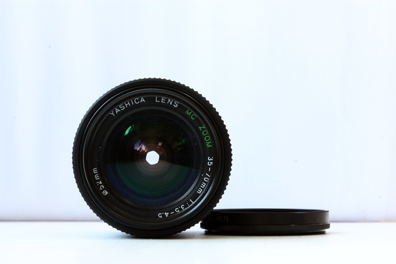 Yashica MC Zoom 35-70 mm f/ 3.5-4.5 фото №1