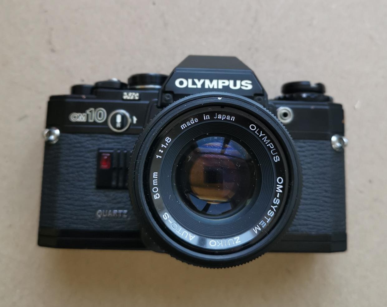 Olympus OM-10 black + Olympus OM-System Zuiko 50 mm f/ 1.8 Auto-S фото №1