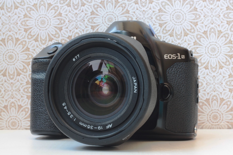 Canon EOS 1n + Tokina AF 19-35 mm f/3.5-4.5 фото №1