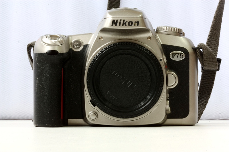 Nikon f75 белый (body) фото №1
