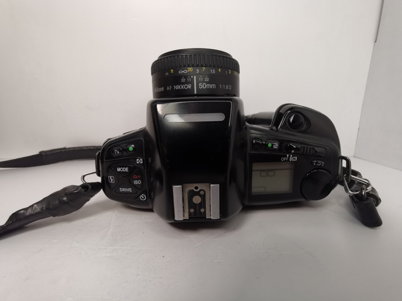 Nikon F90x + Nikkor 1.8/50 мм + батарейный блок фото №2