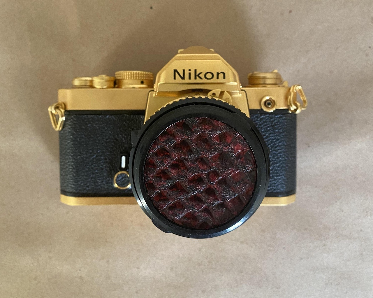 Nikon FM + Nikkor 50 1:1.8 GOLD SET фото №2