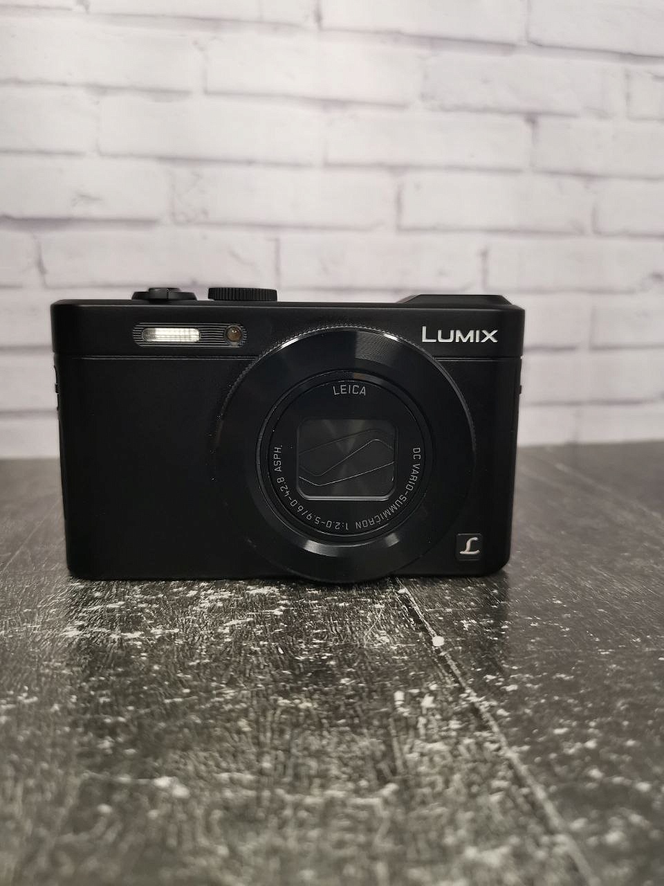 Panasonic Lumix DMC LF1  фото №2