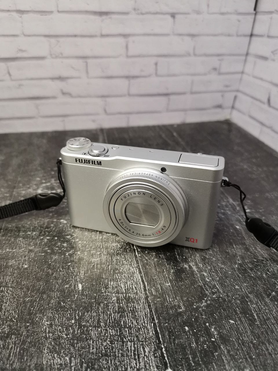 Fujifilm XQ1 Silver фото №4