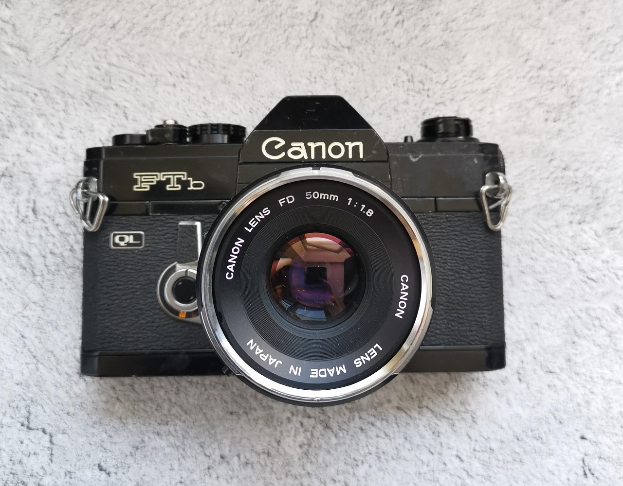Canon FTb QL (Black) + Canon Lens FD 50mm 1:1.8 фото №1