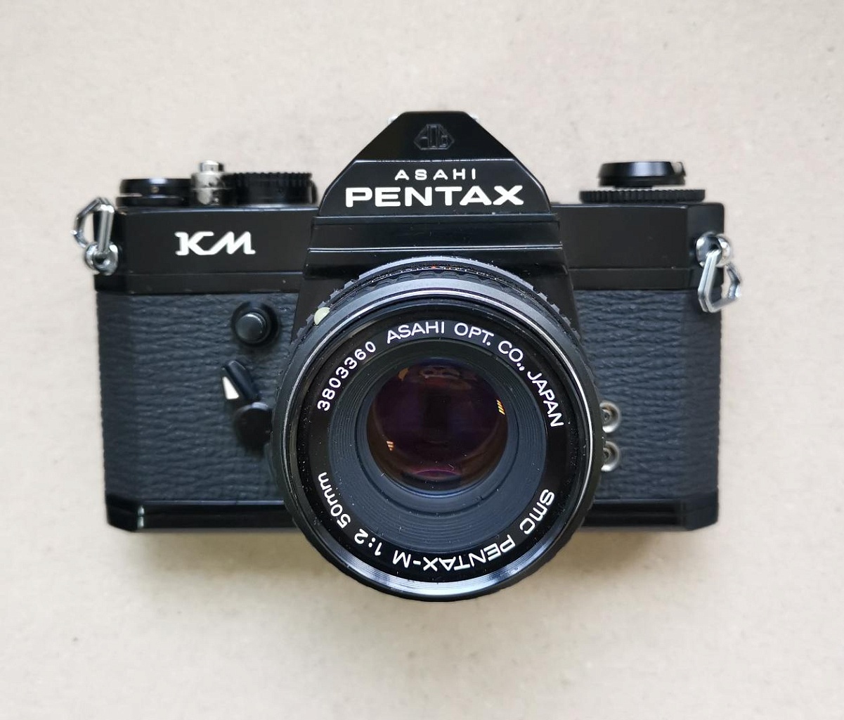 Pentax KM Black + SMC Pentax-M 50 mm f/2 фото №1