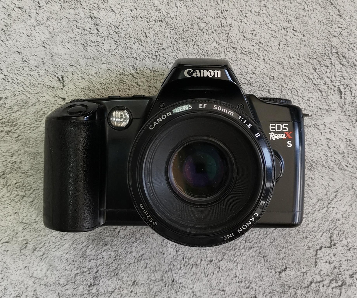 Canon EOS Rebel XS + Canon EF 50 mm F/1.8 II фото №1