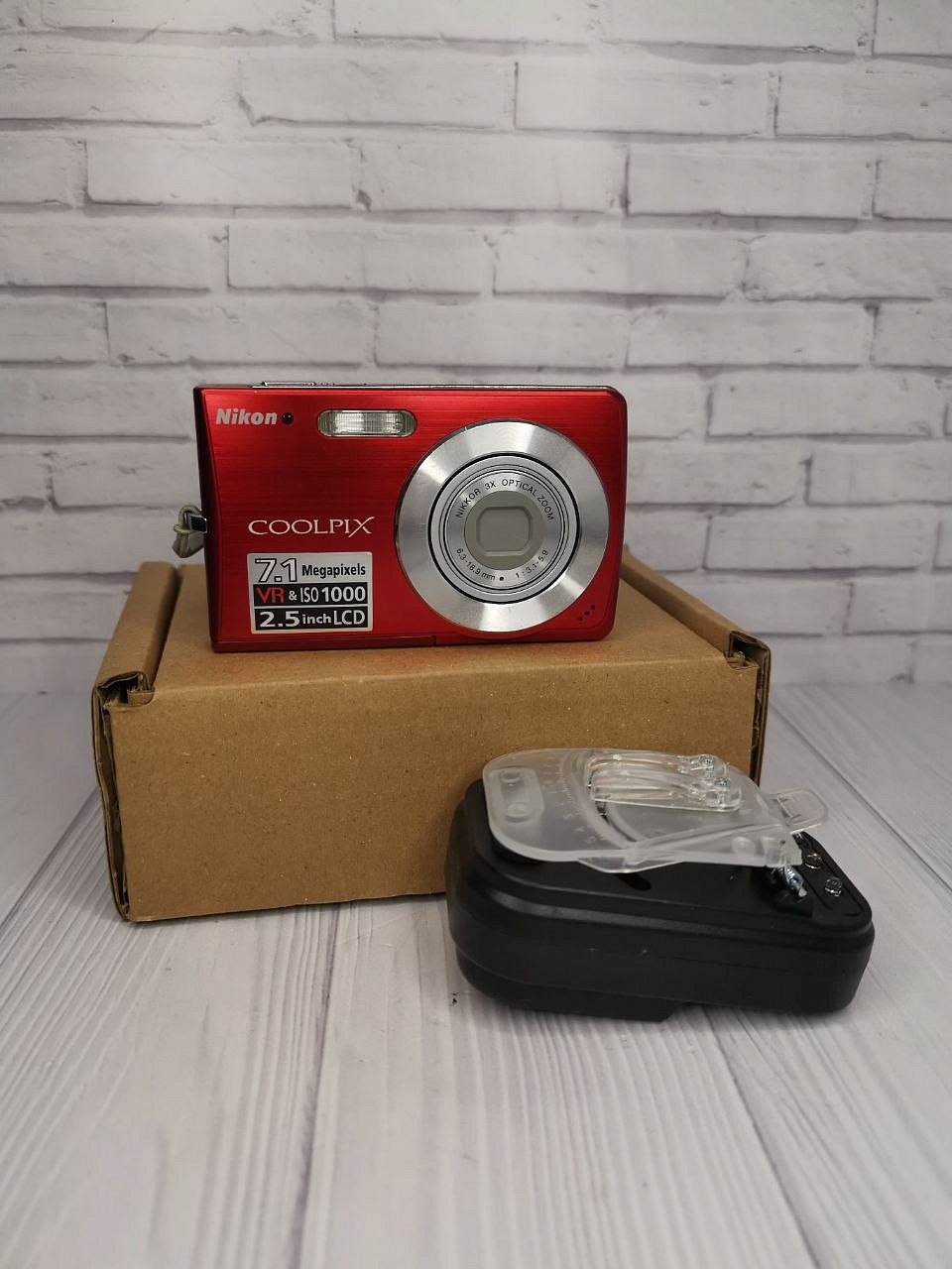 Nikon Coolpix s200 red фото №1