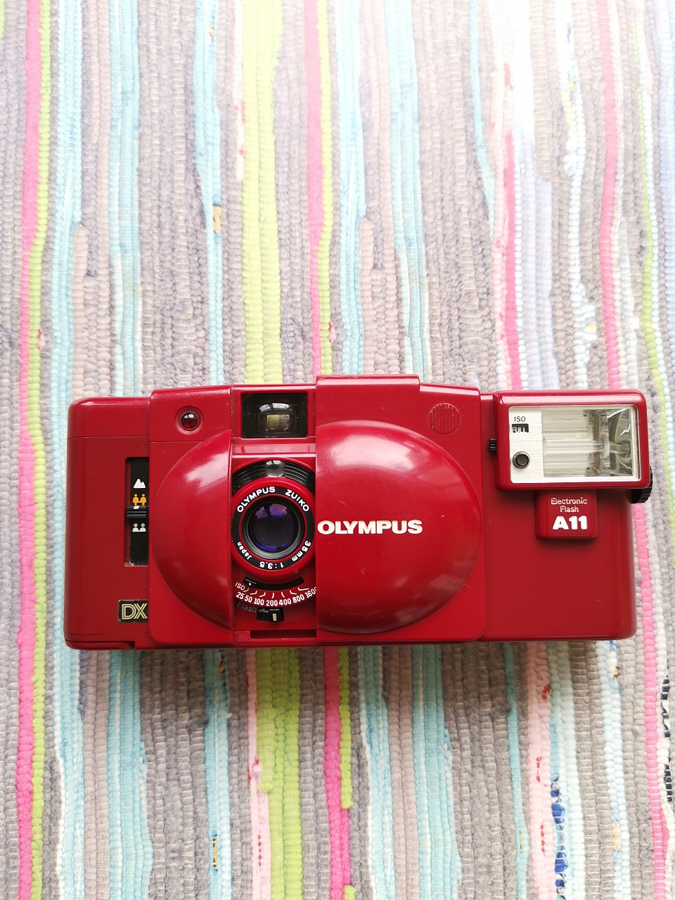 Olympus XA 3+ flash red edition фото №1