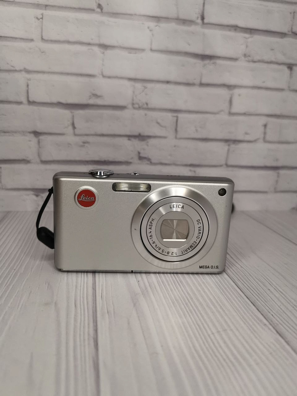 Leica C-LUX 2 Digital Camera фото №1