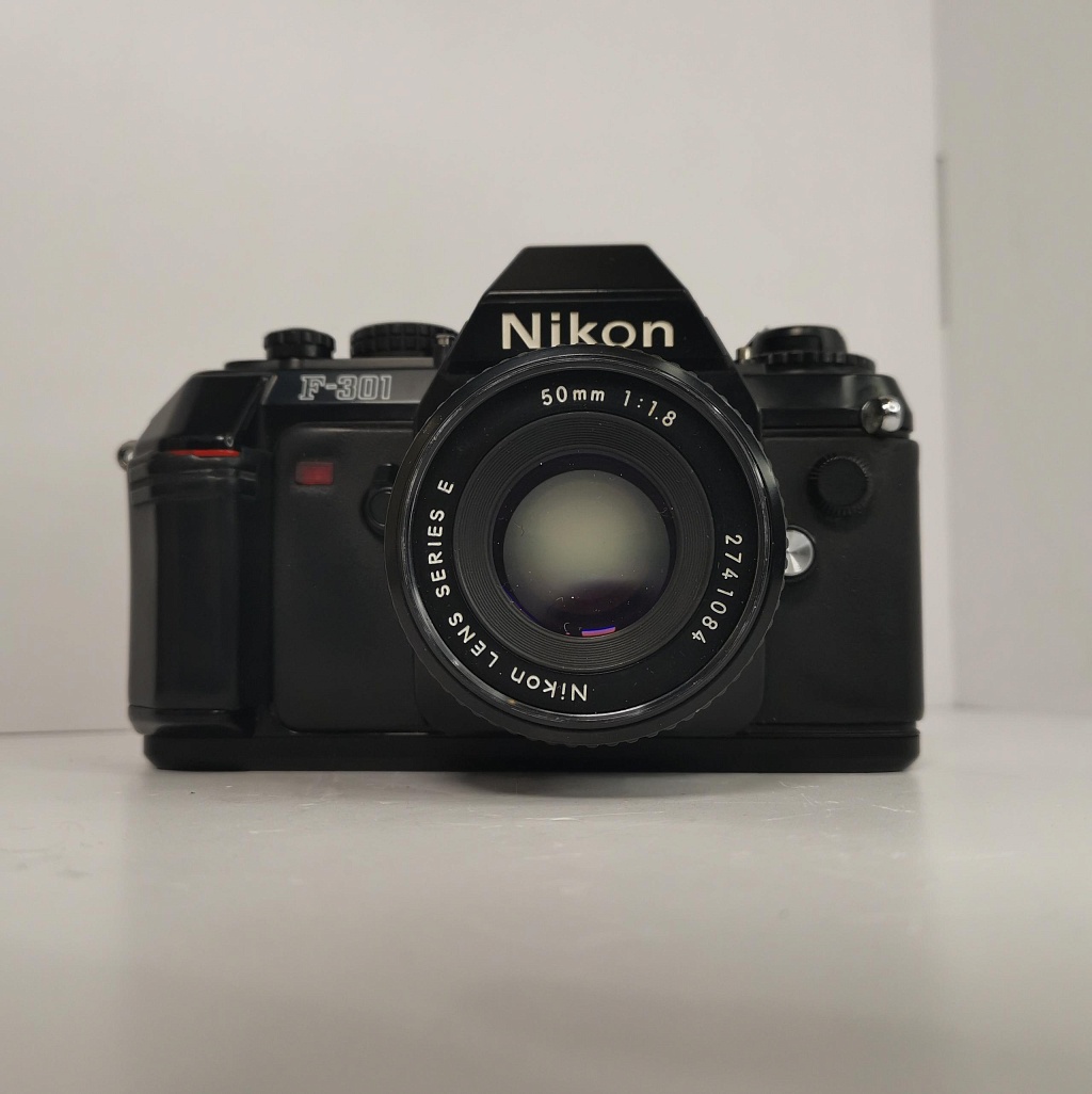 Nikon f-301 + Nikon 50 mm f/1.8 e series фото №1