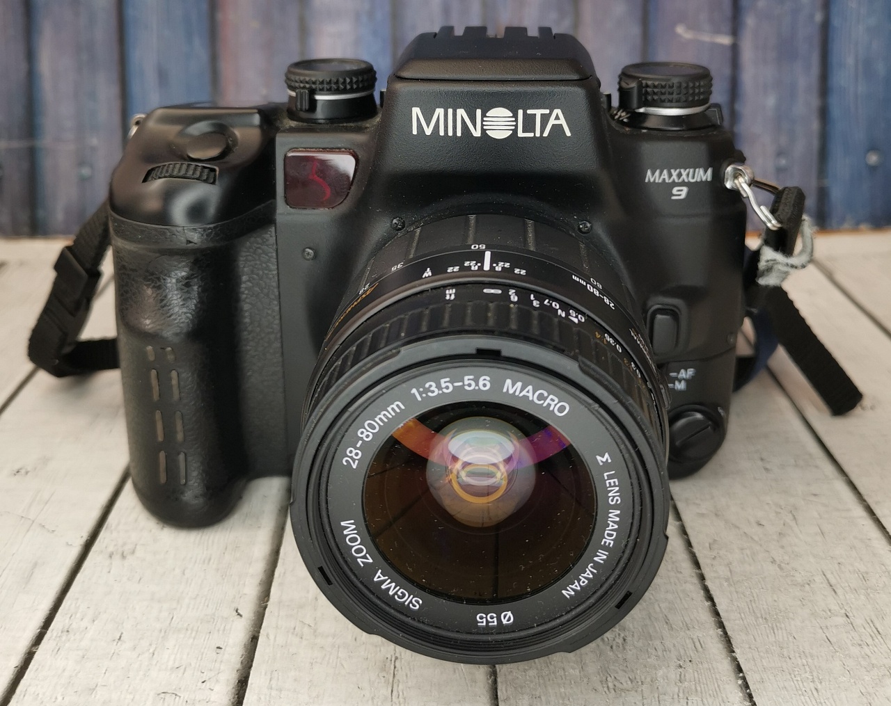 Minolta MAXXUM 9 + Sigma Zoom 28-80 f/3,5-5,6 фото №2