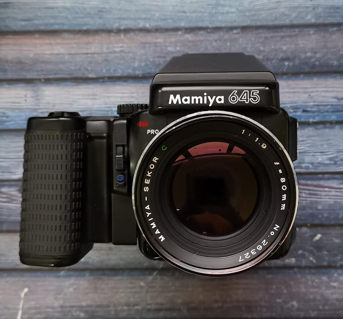 Mamiya 645 Pro + Mamiya-Sekor C 80 mm f/1.9 фото №1