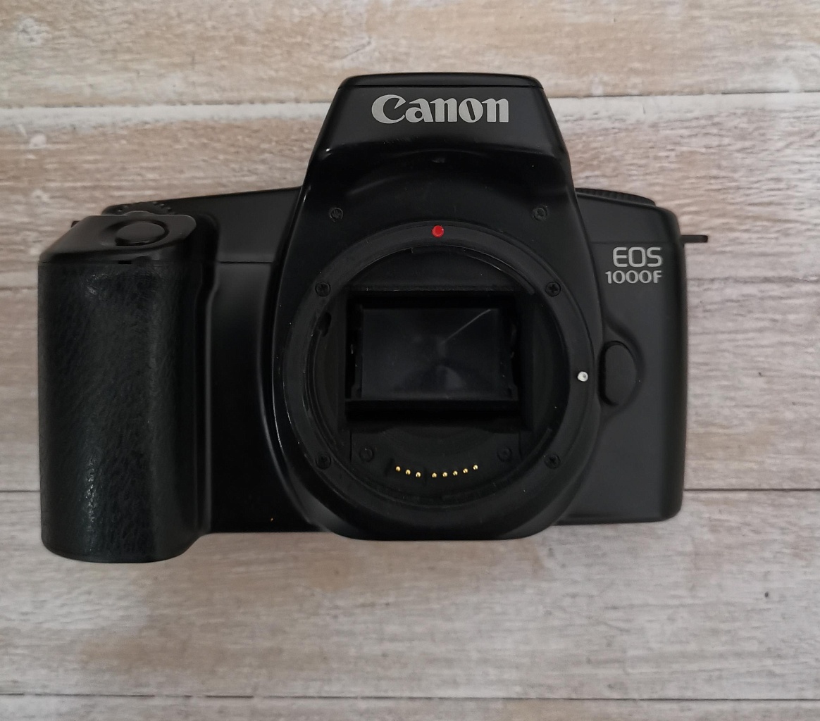 Canon EOS 1000F (body) фото №1