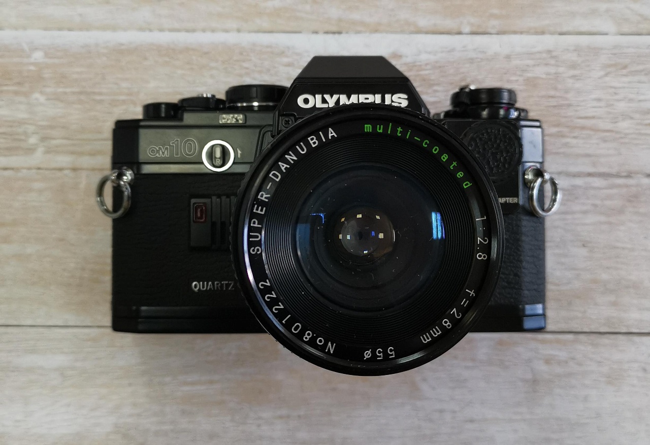 Olympus OM-10 Black + Danubia 28 mm f/2.8 Super Multi-coated фото №1