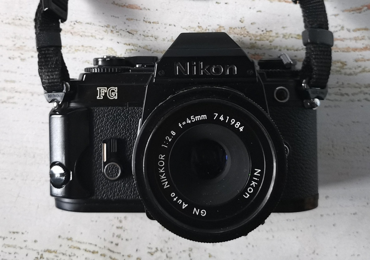 Nikon FG + GN auto Nikkor 45 mm f/2.8 фото №1