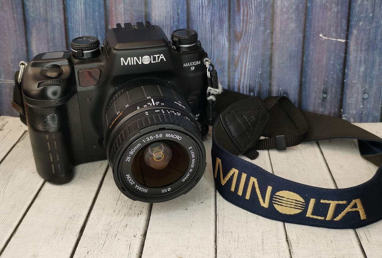 Minolta MAXXUM 9 + Sigma Zoom 28-80 f/3,5-5,6 фото №1