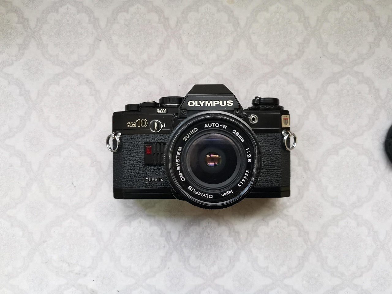Olympus OM-10 Black + Olympus OM-System Zuiko 28 mm f/ 2.8 Auto-S фото №1