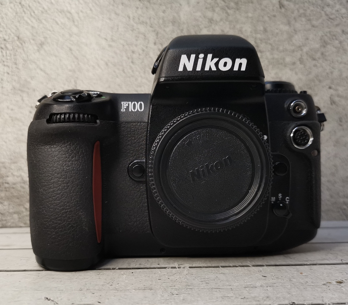 Nikon F100 (body) фото №1