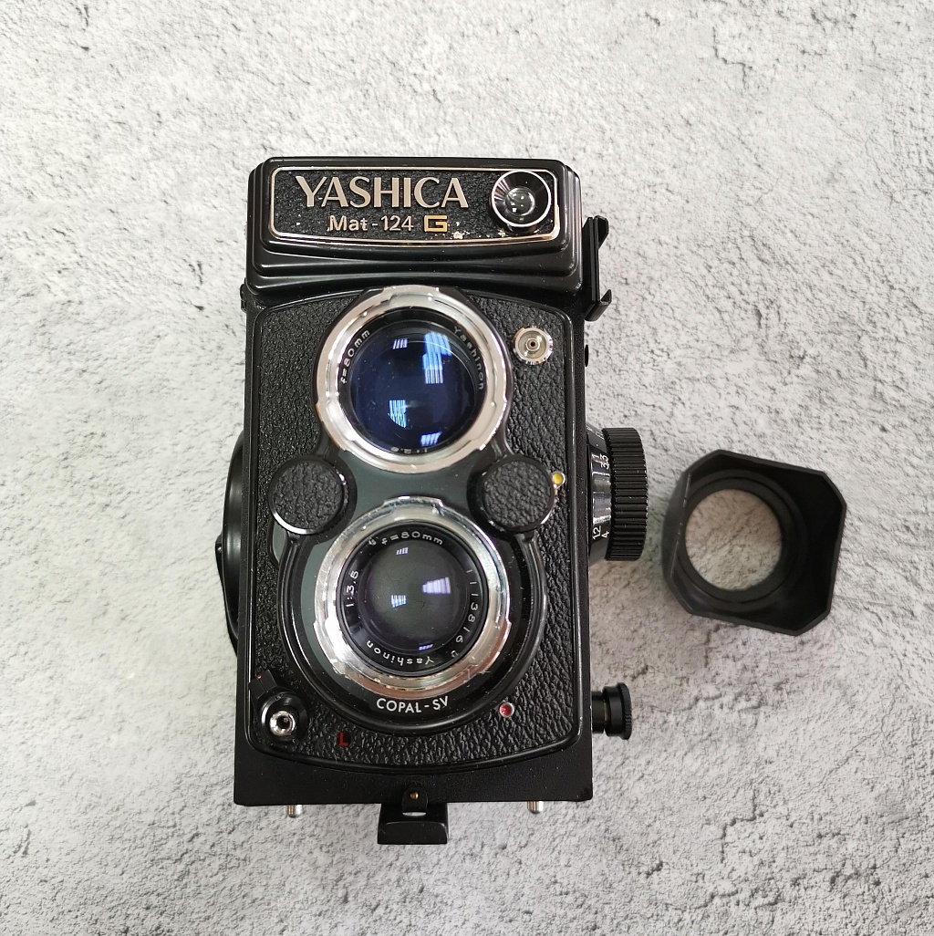 Yashica MAT 124G фото №2