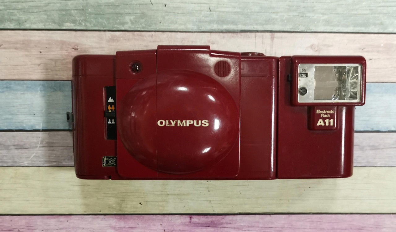 Olympus XA3 красный + вспышка уценка фото №1