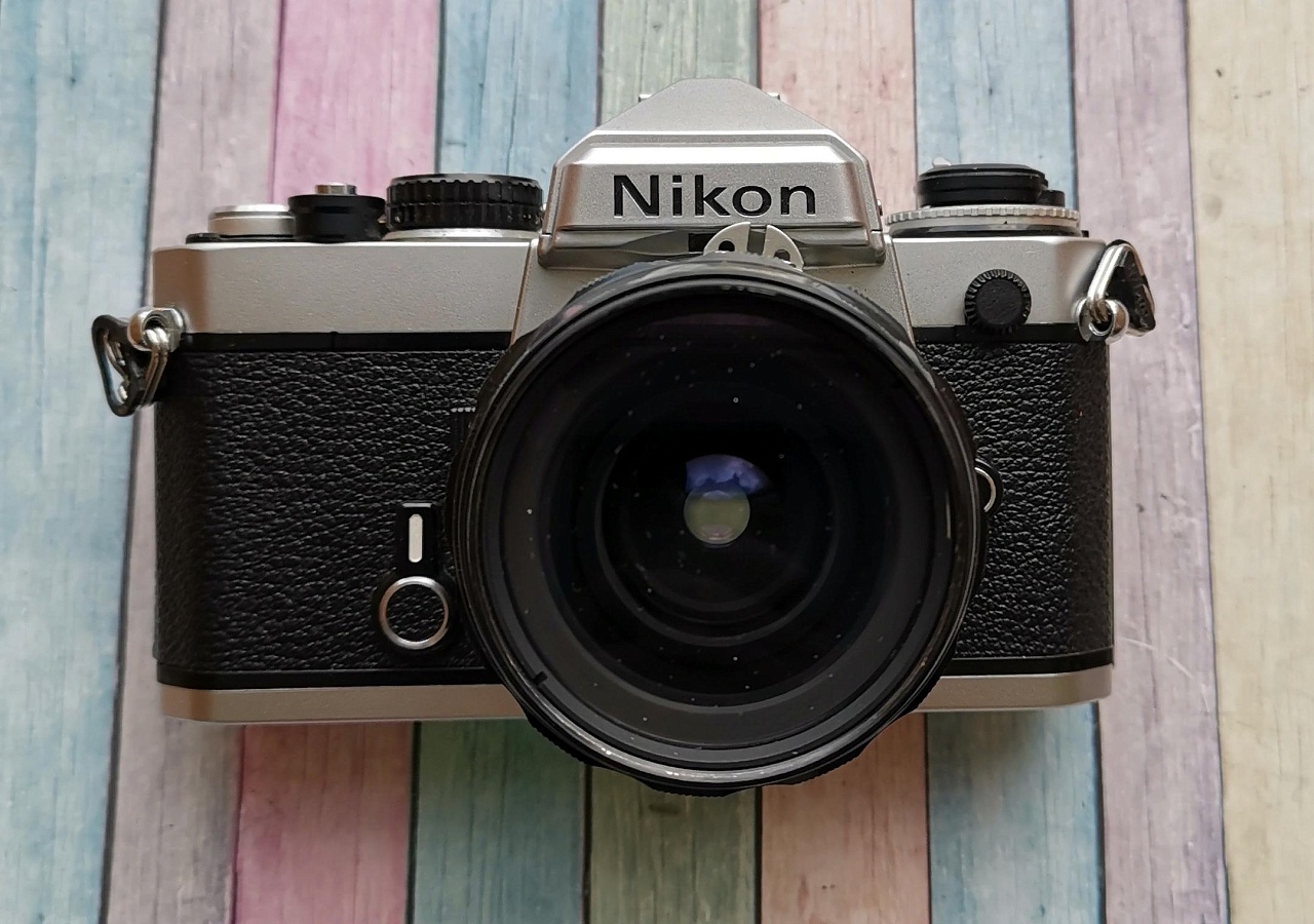 Nikon FE белый + Nikkor H 28 mm f/3.5 фото №1