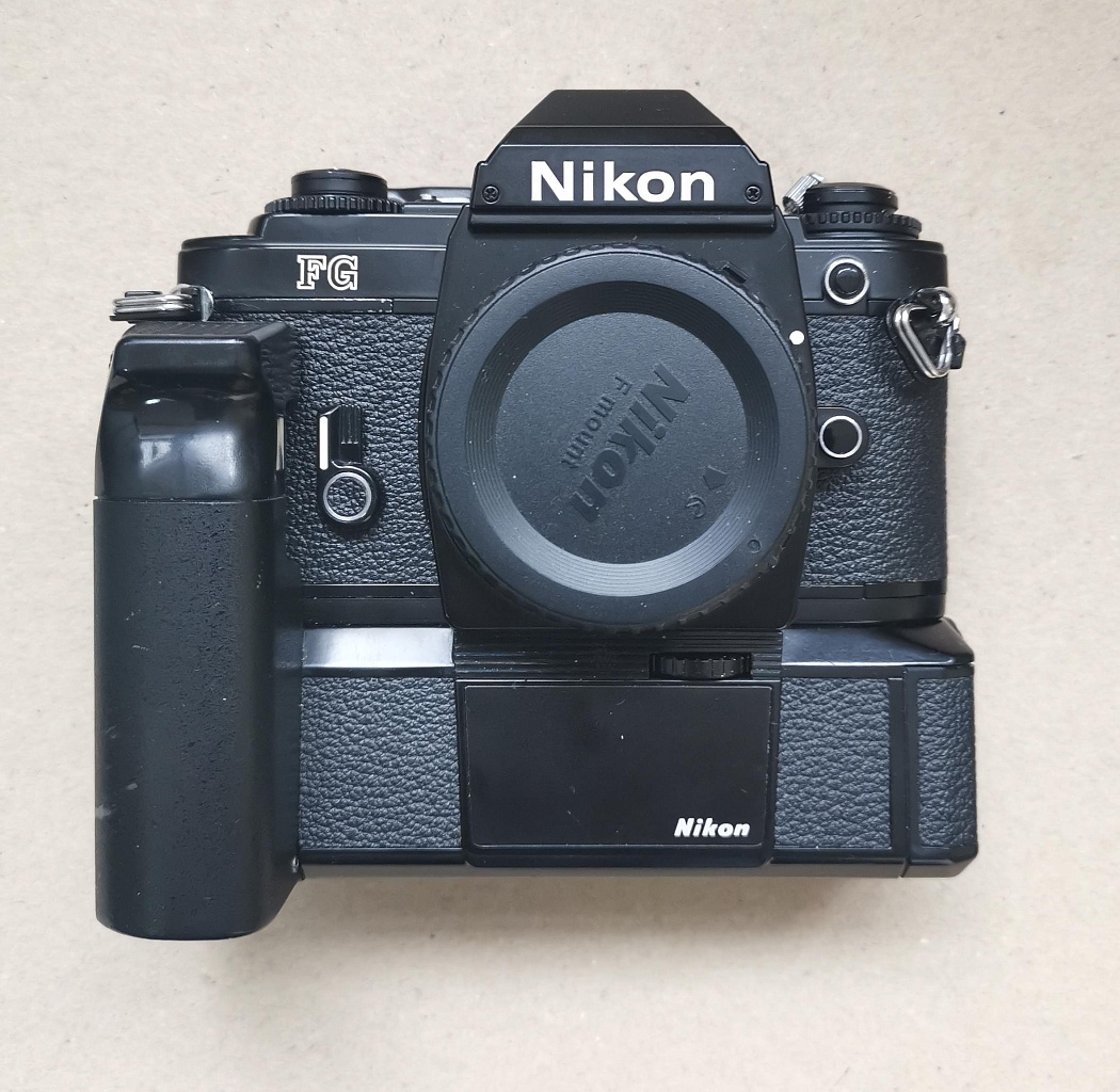 Nikon FG + Батарейный блок фото №1
