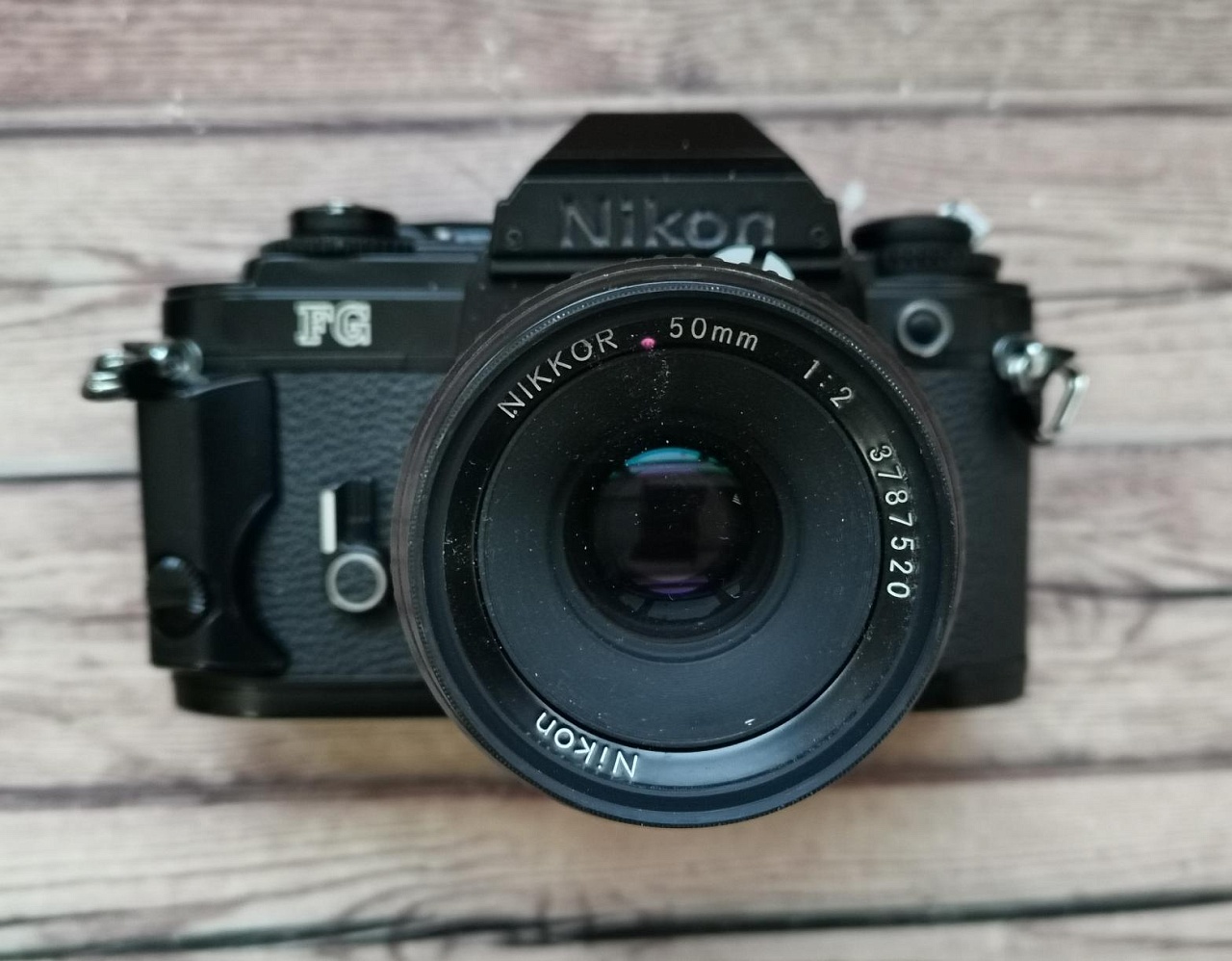 Nikon FG + Nikkor 50 mm f/2 фото №1